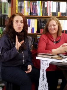 Nair Libonatti y Malia Ferrer presentando “Kalangué”.