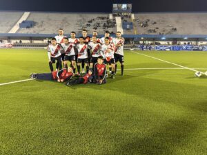 Integración de Barrio Olímpico que goleó 4 a 0 a Sportivo Minas en el clásico: Parados: Fabián Gutiérrez, Darío Casañas, Brahian Aguirre, Agustín Gimeno, Tiago Larrosa, Alexis Duque. Agachados: Bruno Goday, Gabriel Chaine, Facundo Salvarrey, Martín Goñi, Matías Píriz. (Foto: Gonzalo Martínez).
