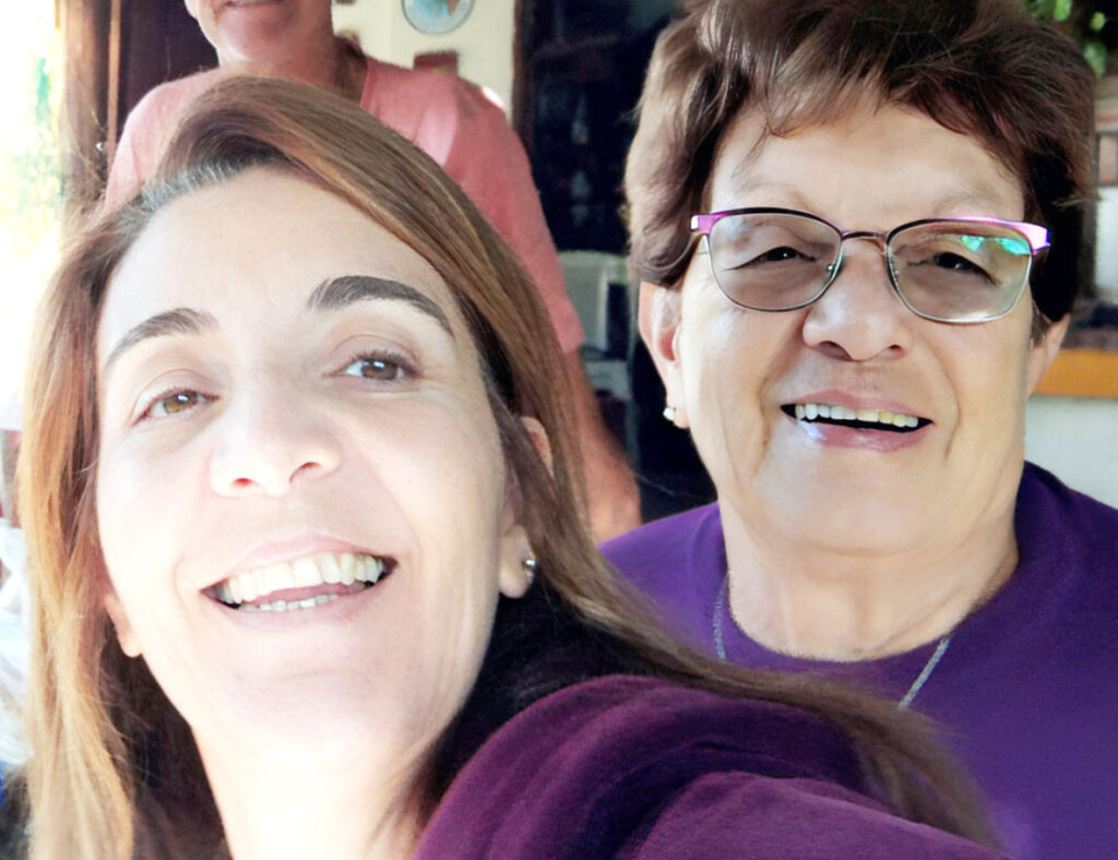 Nibia Díaz junto a Patricia, su hija, nacida en cautiverio el 1 de octubre de 1972.