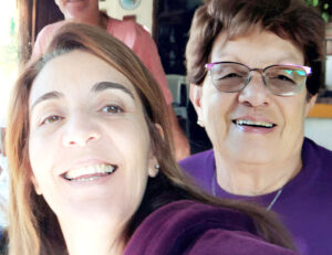 Nibia Díaz junto a Patricia, su hija, nacida en cautiverio el 1 de octubre de 1972.