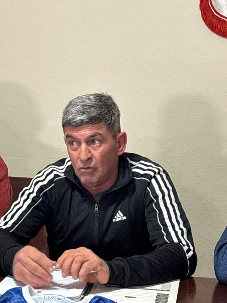Daniel Sotelo, director técnico de la Selección Sub 20 de Lavalleja, ayer haciendo uso de la palabra en Casa de los Deportes (Foto: Gonzalo Martínez).