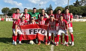 Lavalleja sumó su sexta victoria consecutiva, es el único invicto, y con un partido menos lidera con Las Delicias. Integración albirroja ante Sportivo Minas. Parados: William Pacheco, Adolfo Liesegang, Valentín Melgar, Matías Dutour, Brayan Velásquez, Nagüel Quimbo, Javier Vargas. Agachados: Lucas Velázquez, Osvaldo Vázquez, Samuel Gómez, Braian Vergara.