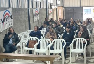 Parte de los funcionarios que concurrieron a la asamblea ayer. (Foto: Prensa ADEOM Lavalleja)