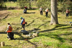 Funcionarios trabajando en el parque. (Foto: Prensa IDL)