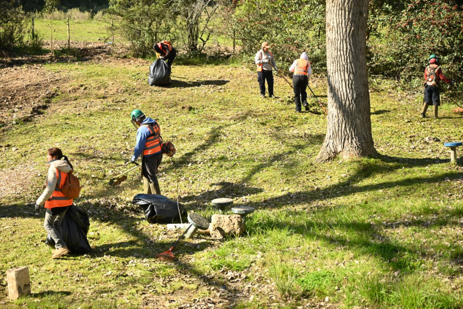 Funcionarios trabajando en el parque. (Foto: Prensa IDL)