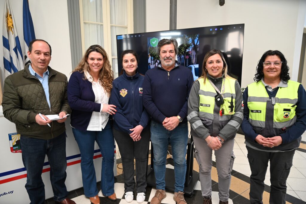 Parte del equipo de tránsito junto a técnicos de Tecnologías de la Información de la IDL (Foto: Prensa IDL)