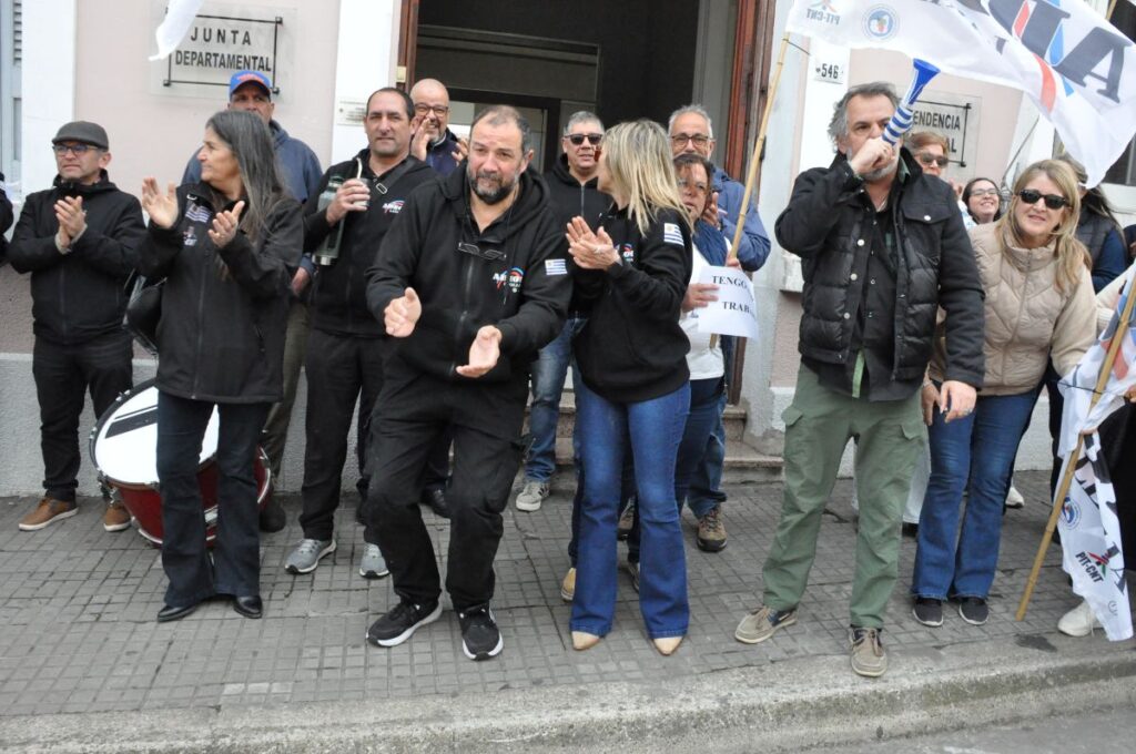 Integrantes del sindicato durante la movilización de ADEOM Lavalleja