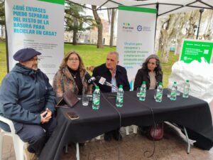 Autoridades durante la presentación del plan, ayer en la Plaza Libertad.