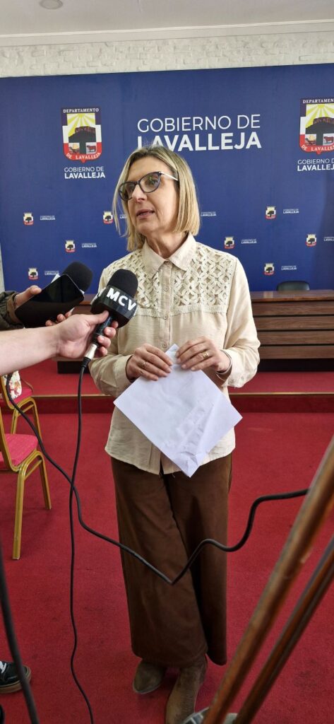 La directora de Servicios Sociales Carina Soria, durante la conferencia de prensa.