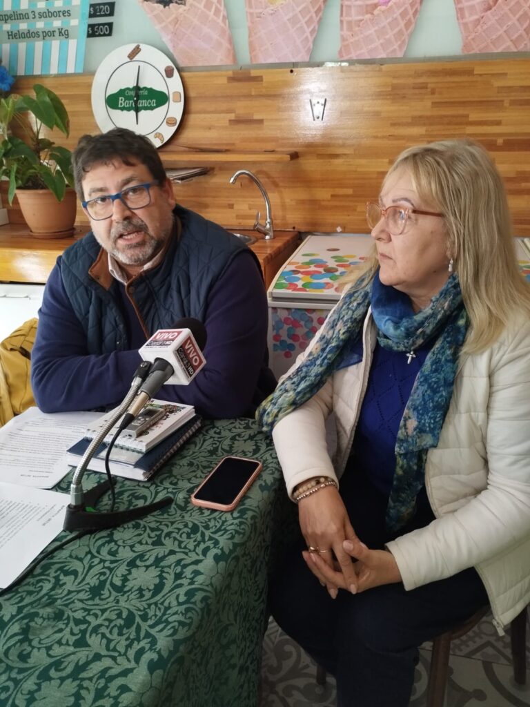 Marcos Franco, secretario general de la FUS y Laura Bayarres, presidenta AFUCAM.