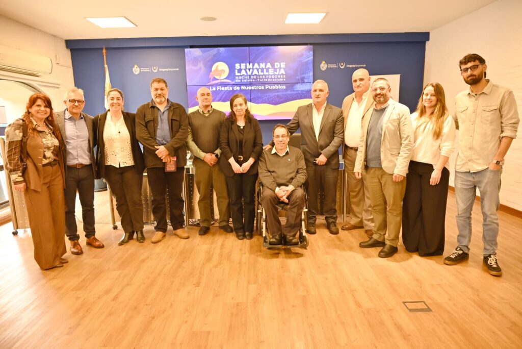 Parte de las autoridades que participaron del lanzamiento de la Semana de Lavalleja en la sede del Ministerio de Turismo en Montevideo. (Foto: Prensa Intendencia de Lavalleja)