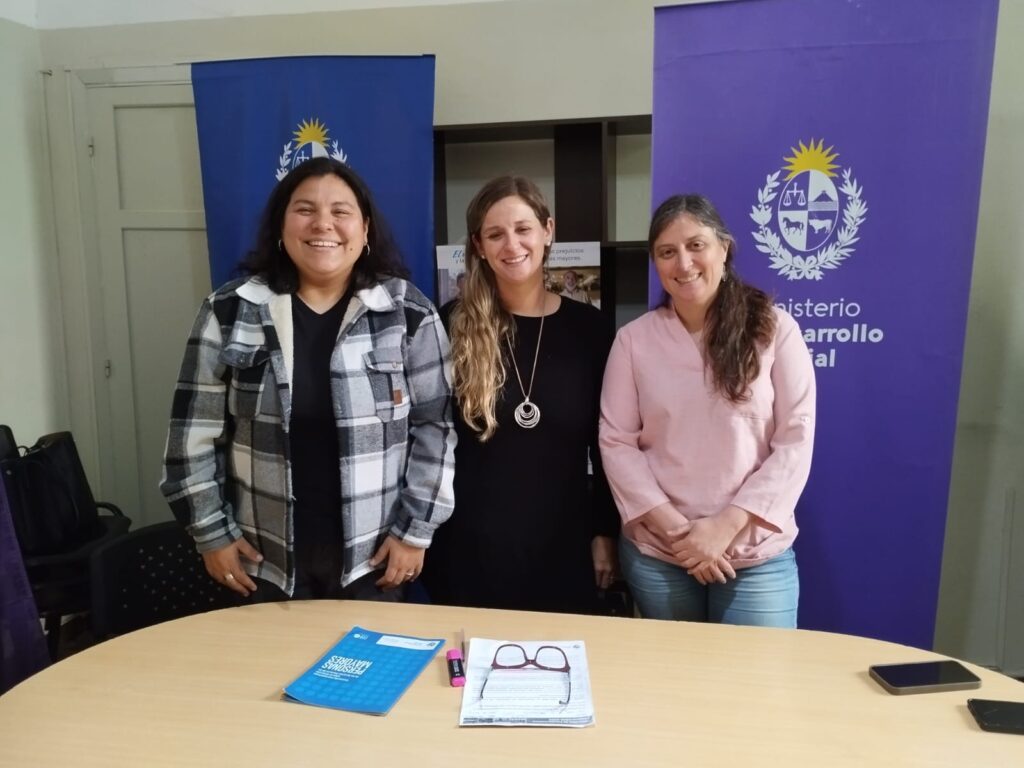 Giuliana Acosta, Viviana Delgado y Ana Laura Soiza, desde MIDES, trabajando por las vejeces.