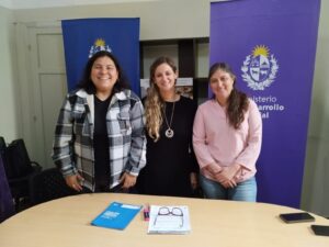 Giuliana Acosta, Viviana Delgado y Ana Laura Soiza, desde MIDES, trabajando por las vejeces.