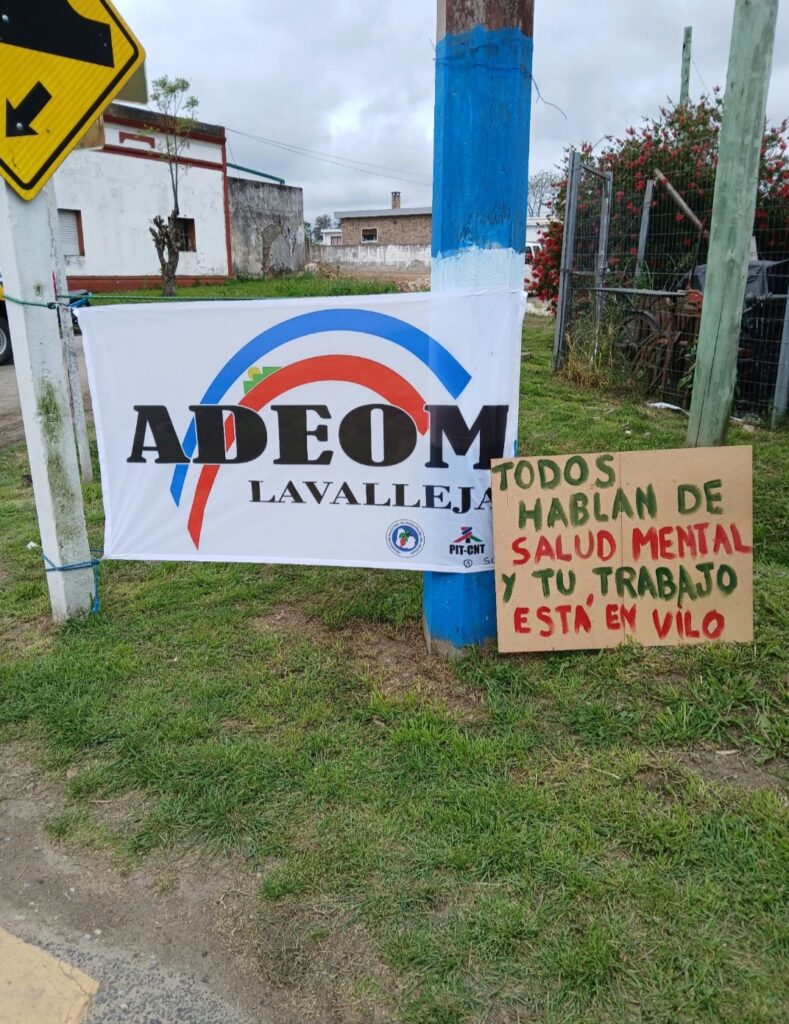 ADEOM Lavalleja informa a la ciudadanía del departamento sobre sus reivindicaciones (Foto: Facebook ADEOM)