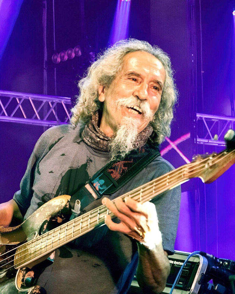 Urbano Moraes celebra sus 60 años en la música en teatro El Galpón (Foto: Instagram del artista).