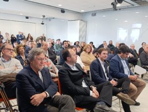 Parte del público que concurrió al acto en la UTEC.