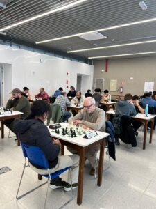 Una vista de la cantidad de participantes en el Torneo de Ajedrez 