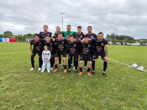 Alineación de Lavalleja que ayer jugó ante Nacional. Parados: Adolfo Liesegang, Matías Dutour, Valentín Melgar, Nagüel Quimbo, William Pachaco. Agachados: Brian Aguirrezabala, Lucas Velázquez, Brayan Velásquez, Samuel Gómez, Osvaldo Vázquez, Mauricio Capricho. (Foto: Gonzalo Martínez).