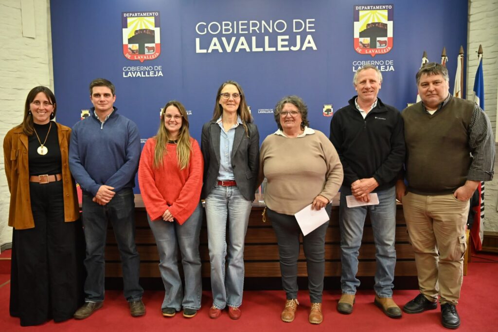 Autoridades de la IDL y de la SAL durante el lanzamiento de la Expo.