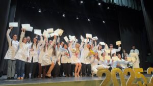 En el teatro Lavalleja, se realizó el acto de colación de grado del Instituto de Formación en Educación (IFE) de Minas.