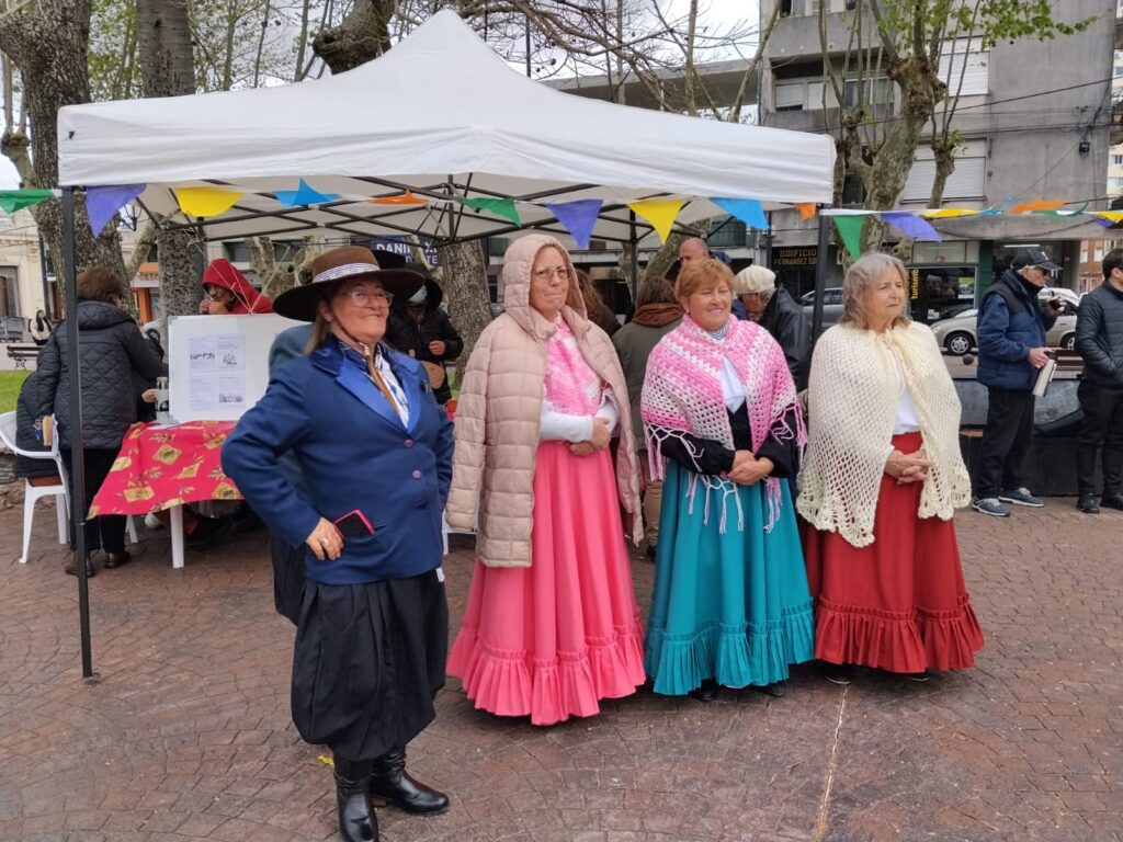 Actividades en la Plaza Libertad de Minas por el Día de las Personas Mayores.