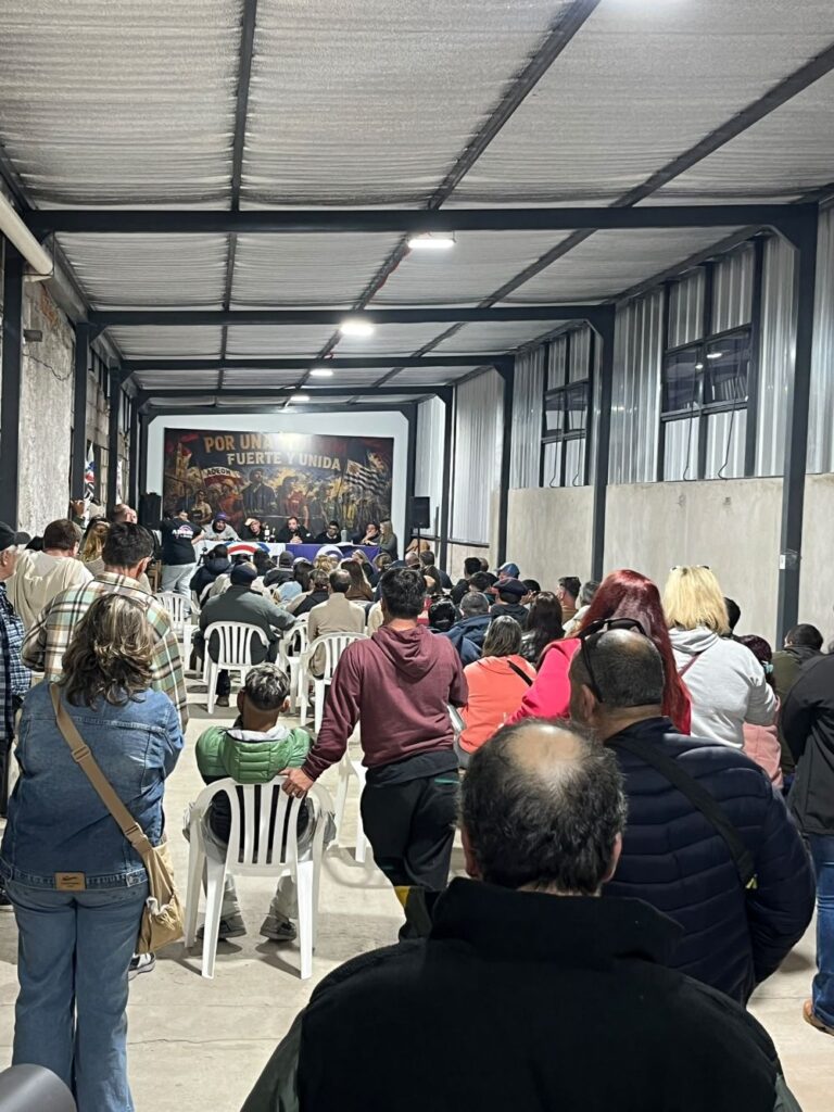 Parte de la asistencia a la asamblea de ADEOM realizada el viernes pasado. (Foto: ADEOM Lavalleja)