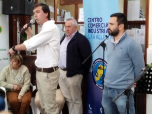 Leandro Diano, dirigiéndose a los presentes en la actividad.