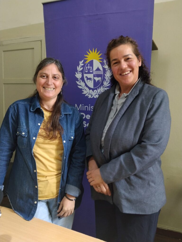 Ana Laura Souza, directora departamental del MIDES, junto a María José Garrido, referente de República Microfinanzas.