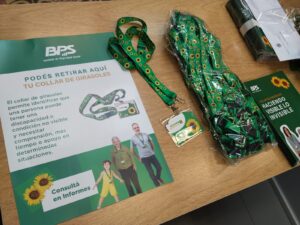Collares de girasoles para identificar de forma discreta las discapacidades no visibles